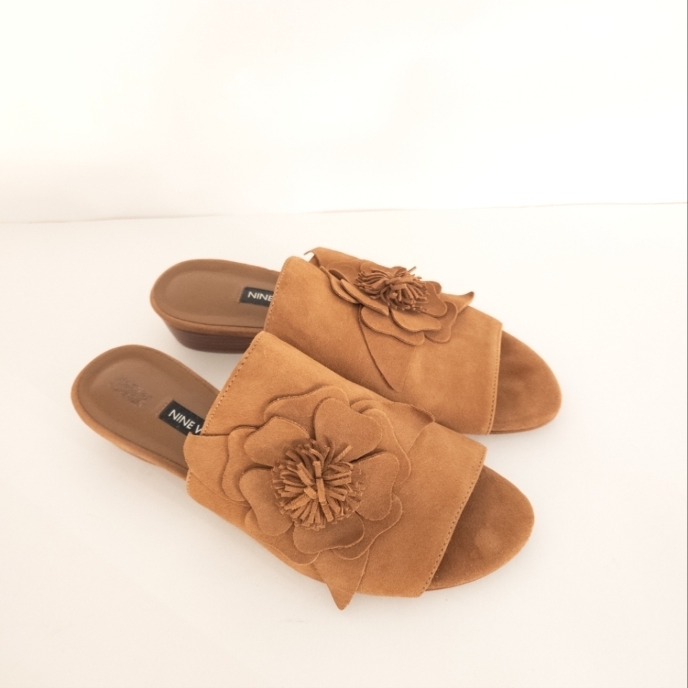 Nine West Lucienne Suede Slide size 6.5 rosette - Picture 2 of 7